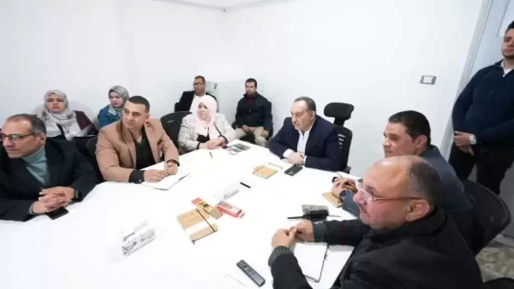 محافظ أسيوط يناقش إنشاء مأوى للكلاب الضالة وتشغيل معمل ألبان