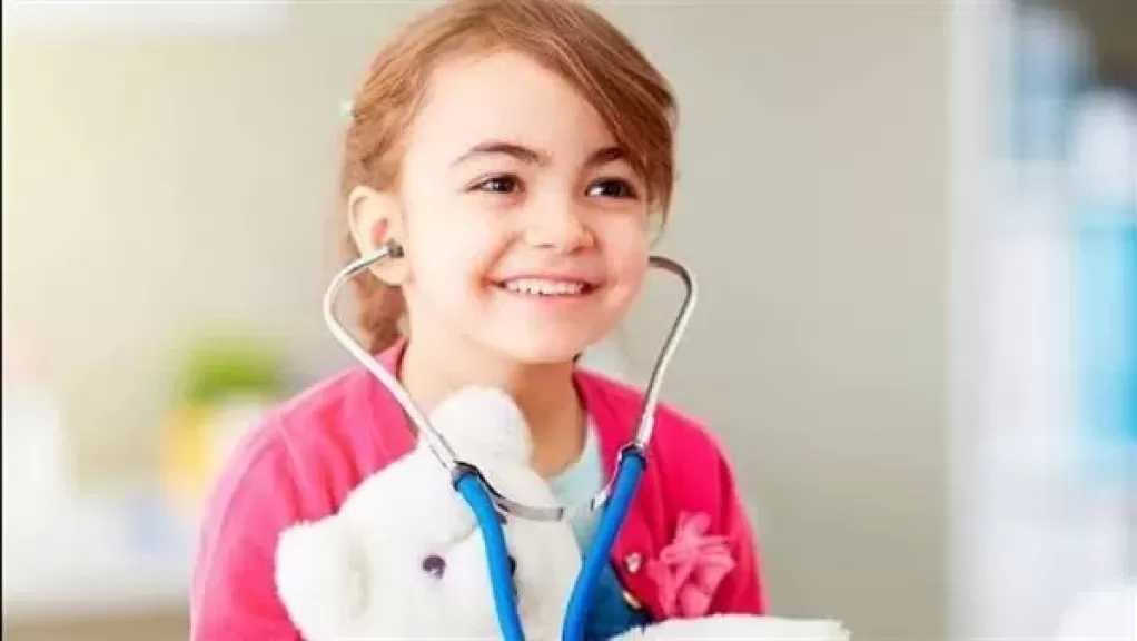 أستاذ علم نفس تربوي: تقمّص الطفل للسلوكيات مؤشر صحي إذا دعم نموه النفسي والمعرفي