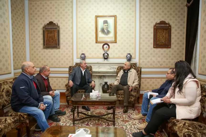 وزير قطاع الأعمال يستهل زيارته لشركة مصر للغزل والنسيج بالمحلة الكبرى بلقاء محافظ الغربية