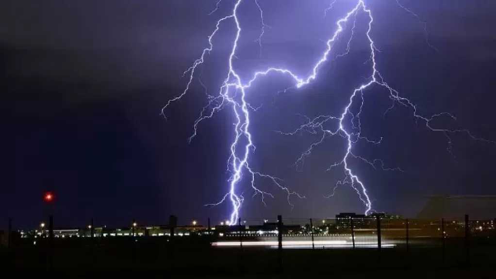 اليونان تعلن حالة تأهب قصوى تحسبا لعواصف شديدة بعدة مناطق