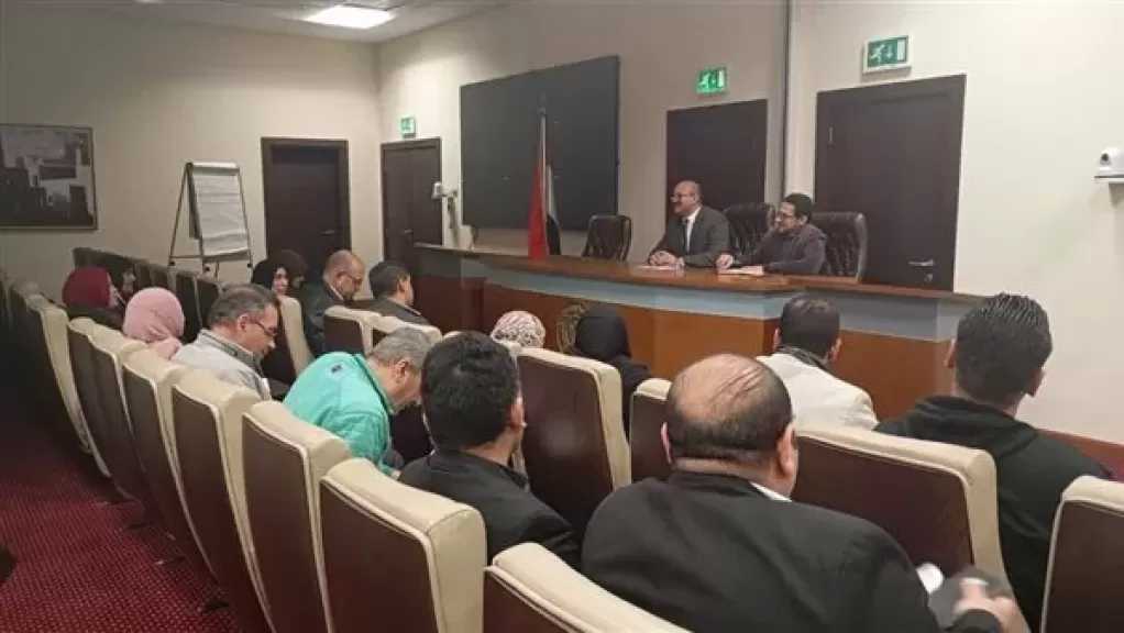 العمل تواصل عقد ندوات التوعية استعدادًا للدورة النقابية 2026–2030