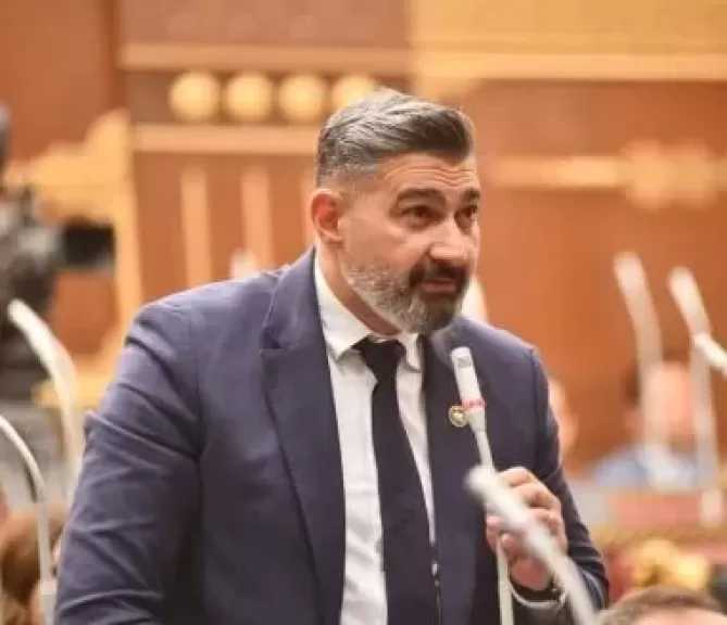 ياسر جلال في مناقشات الشيوخ: يجب «منع البلا قبل وقوعه» وضبط استخدام الأطفال للهواتف