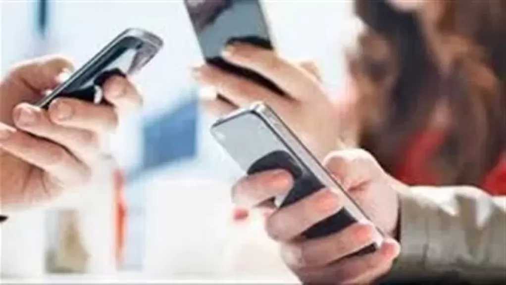 استشاري أسري: الهواتف الذكية أبرز أسباب تفاقم الخلافات بين الزوجين