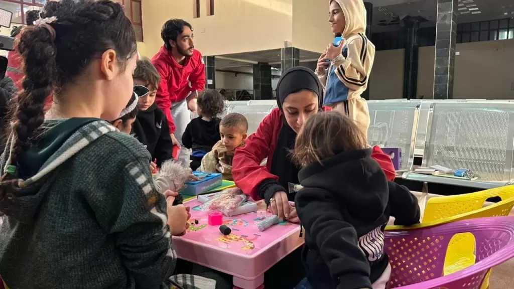 وزيرة التضامن تتابع جهود الهلال الأحمر بمعبر رفح |صور