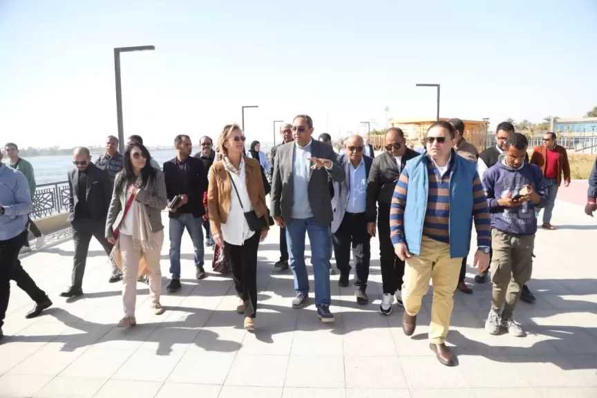 محافظ قنا وسفيرة الاتحاد الأوروبي يتفقدان «كورنيش النيل» ومعرض الحرف التراثية