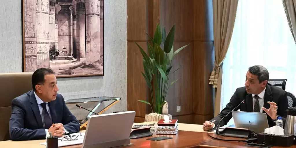 رئيس الوزراء يتابع موقف تنفيذ المشروعات التنموية والخدمية بمحافظة السويس