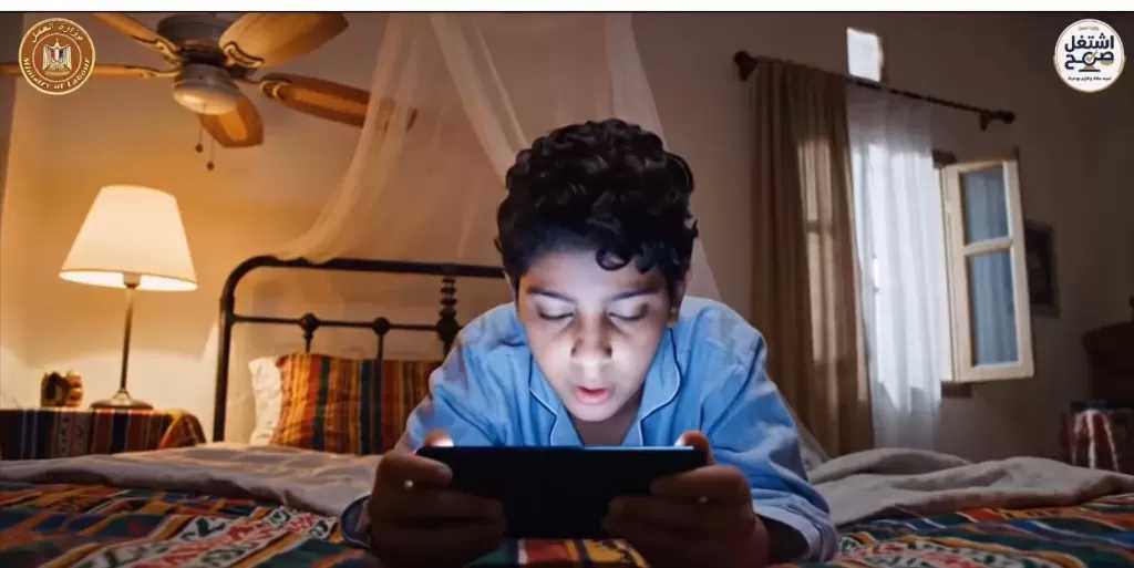 الحملة القومية للتوعية بمفاهيم العمل.. الموبايل مش بيسلّي الطفل| فيديو