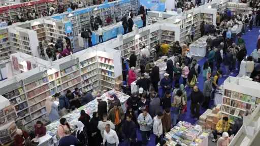 معرض القاهرة الدولي للكتاب يقترب من 6 ملايين زائر ويحقق رقمًا قياسيًا غير مسبوق خلال دوراته الـ56 الماضية