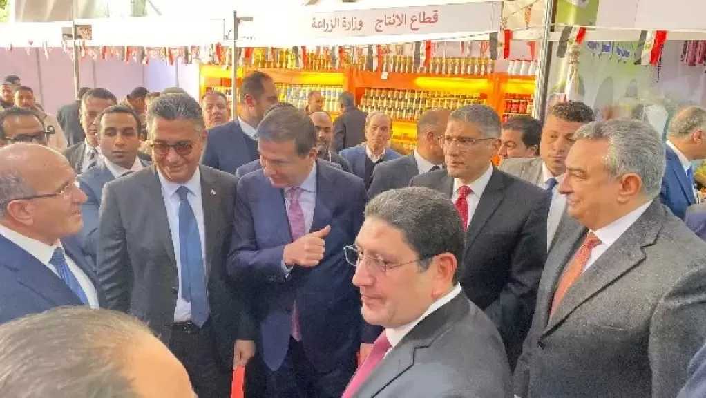 وزير الزراعة يوجه بتخفيض أسعار البطاطس والبيض بمعرض المتحف الزراعي