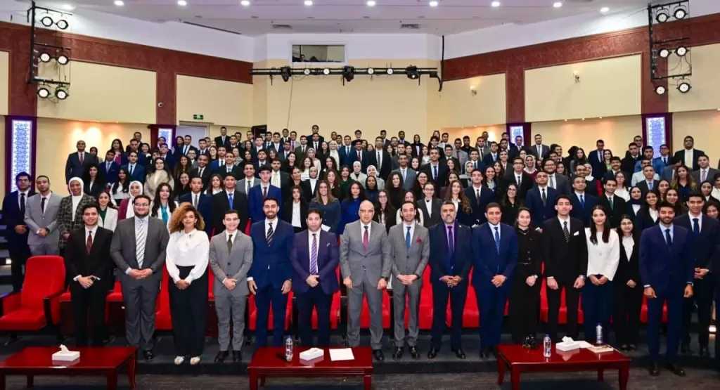 وزير الرى يلقي محاضرة عن جهود الدولة في تحقيق الأمن المائي