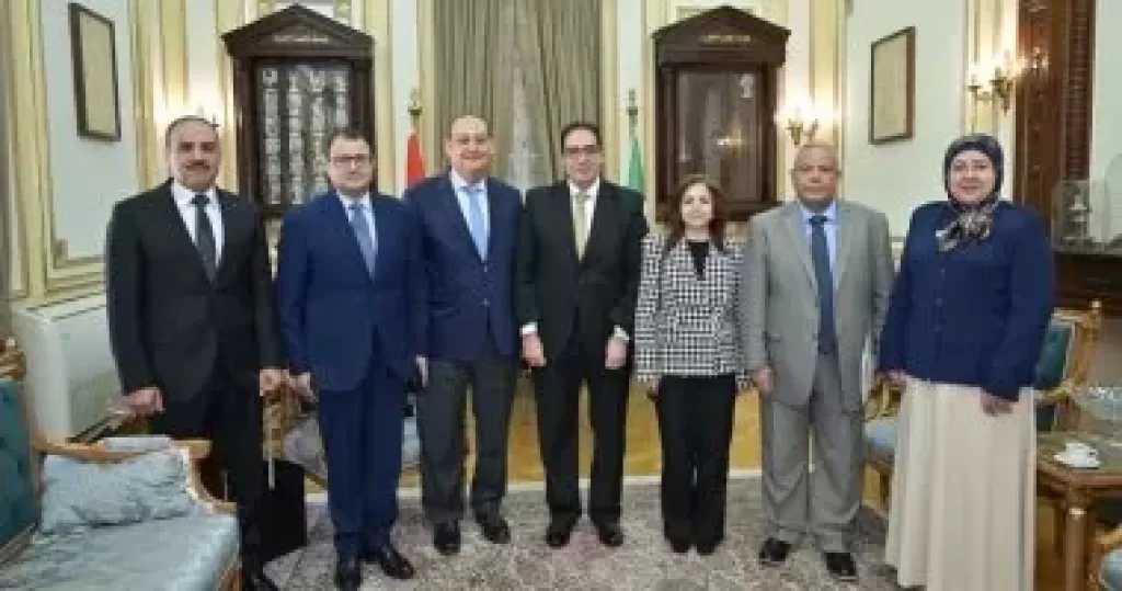 رئيس جامعة القاهرة يستقبل وفد وزارة الخارجية المصرية للشئون الإفريقية