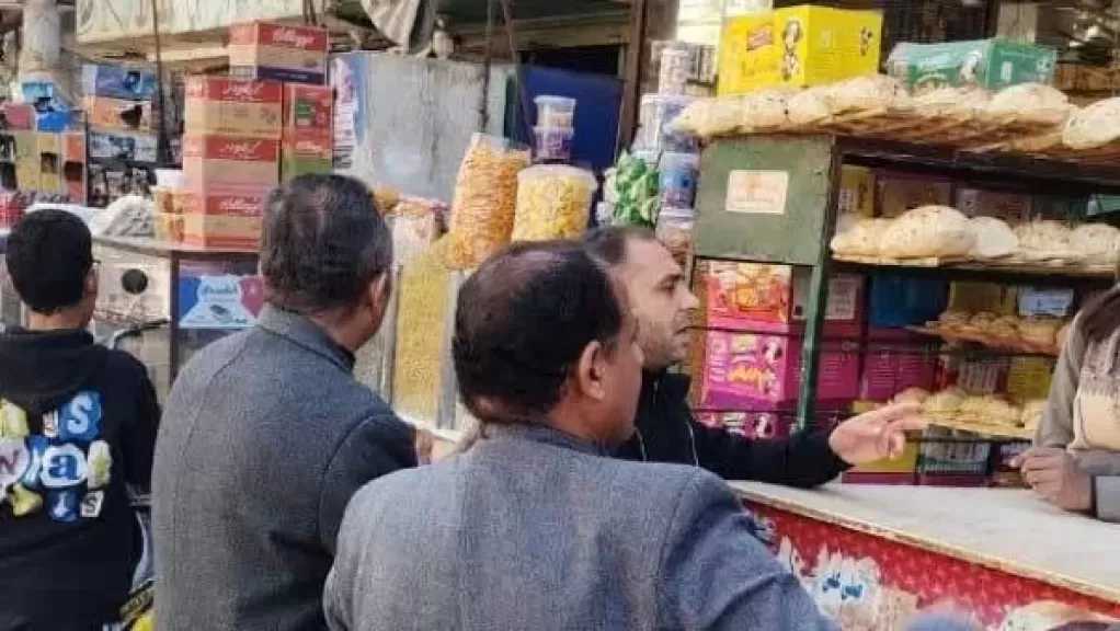 محافظ المنيا يوجه بتوفيق أوضاع المحال العامة وضبط 99 مخالفة متنوعة خلال حملة تفتيشية