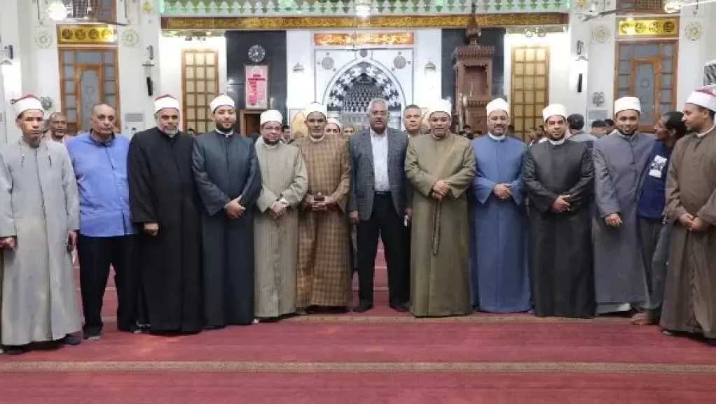 نائبًا عن محافظ البحر الأحمر.. السكرتير العام يشهد احتفالية ليلة النصف من شعبان بمسجد الميناء الكبير