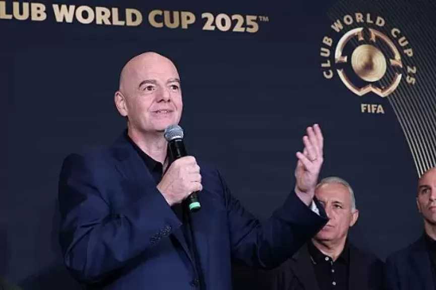 إنفانتينو يدعم رفع الحظر عن مشاركة روسيا في البطولات الدولية