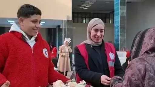 الهلال الأحمر يواصل خدماته في استقبال وتوديع الفلسطينيين.. والدفع بـ7350 طنًا من المساعدات عبر قافلة «زاد العزة» 130