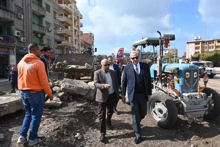 محافظ الغربية يعاين أعمال تطوير ورصف طرق وشوارع في بسيون