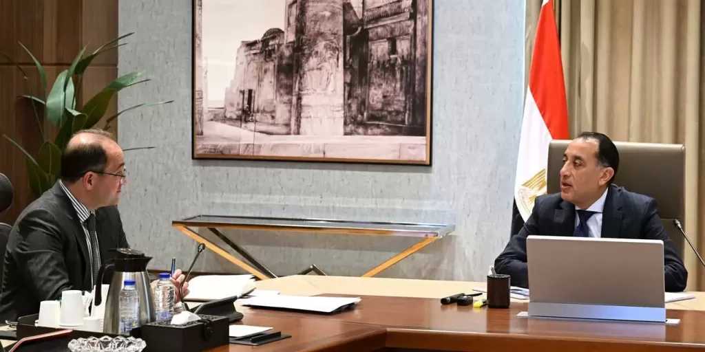 رئيس الوزراء يُتابع مع وزير المالية عدداً من ملفات العمل