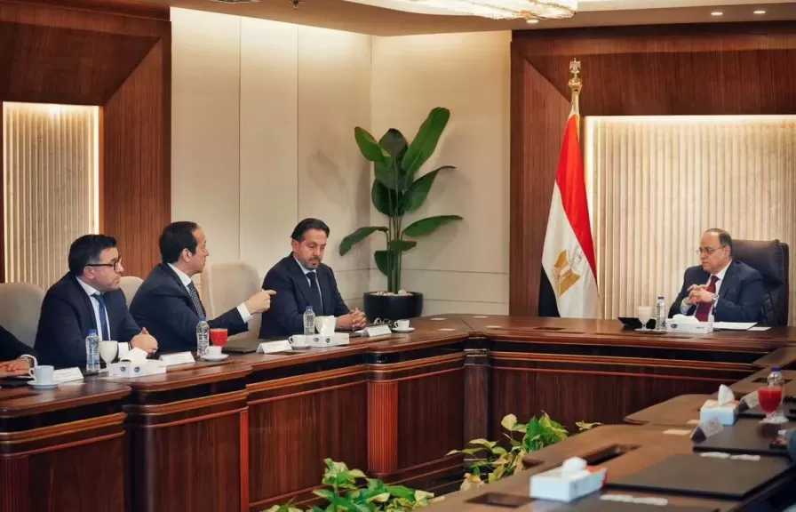 رئيس هيئة الدواء يبحث مع شركة أبوت خطط توطين الصناعة الدوائية في مصر