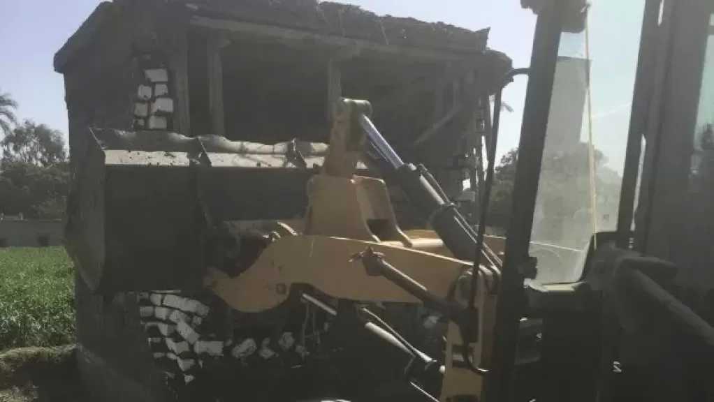 أسيوط.. إزالة 14 حالة تعد على الأراضي الزراعية وأملاك الدولة