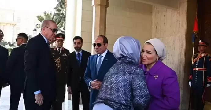 الرئيس السيسي وقرينته يستقبلان الرئيس التركي وحرمه