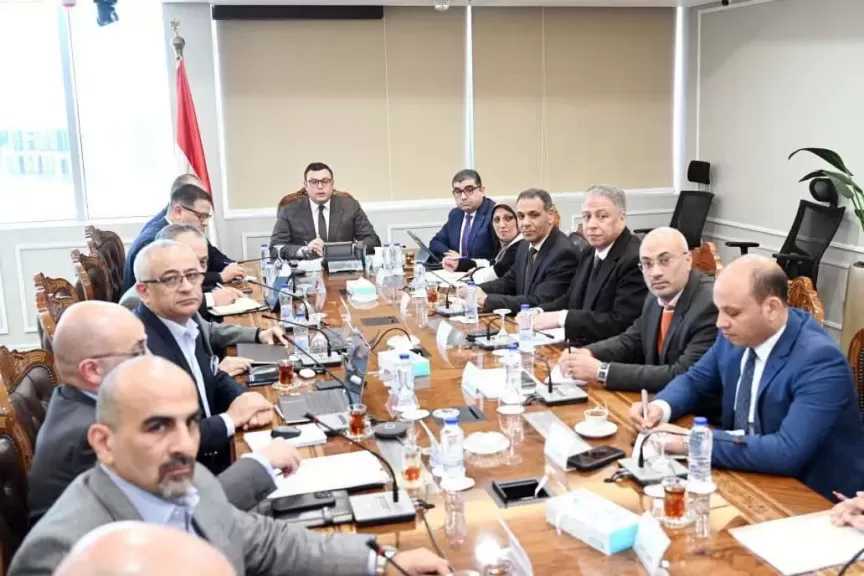 وزير الإسكان يبحث موقف تطوير وتشغيل الشواطئ بمدينة العلمين الجديدة
