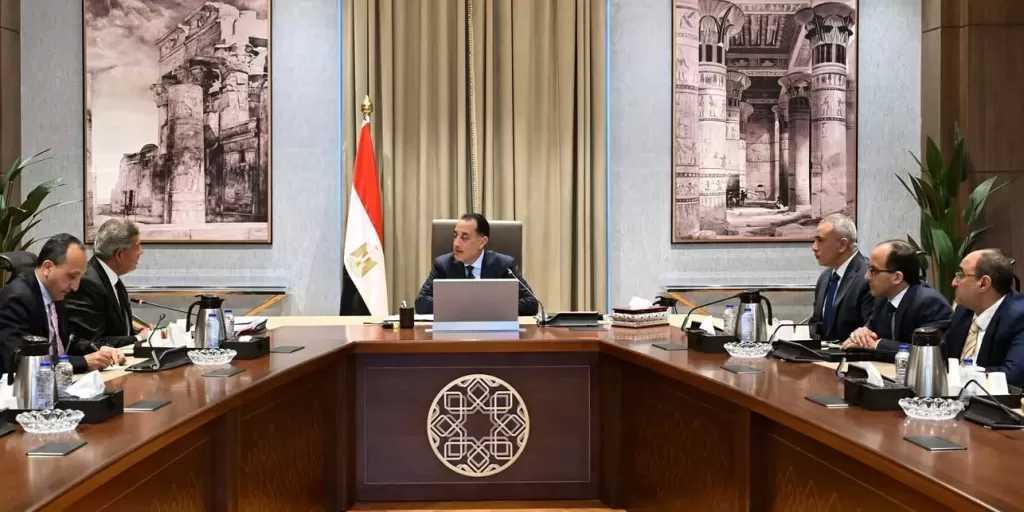 رئيس الوزراء يلتقي رئيس المجلس الأعلى لتنظيم الإعلام ويتلقى التقرير النهائي للجنة تطوير الإعلام المصري