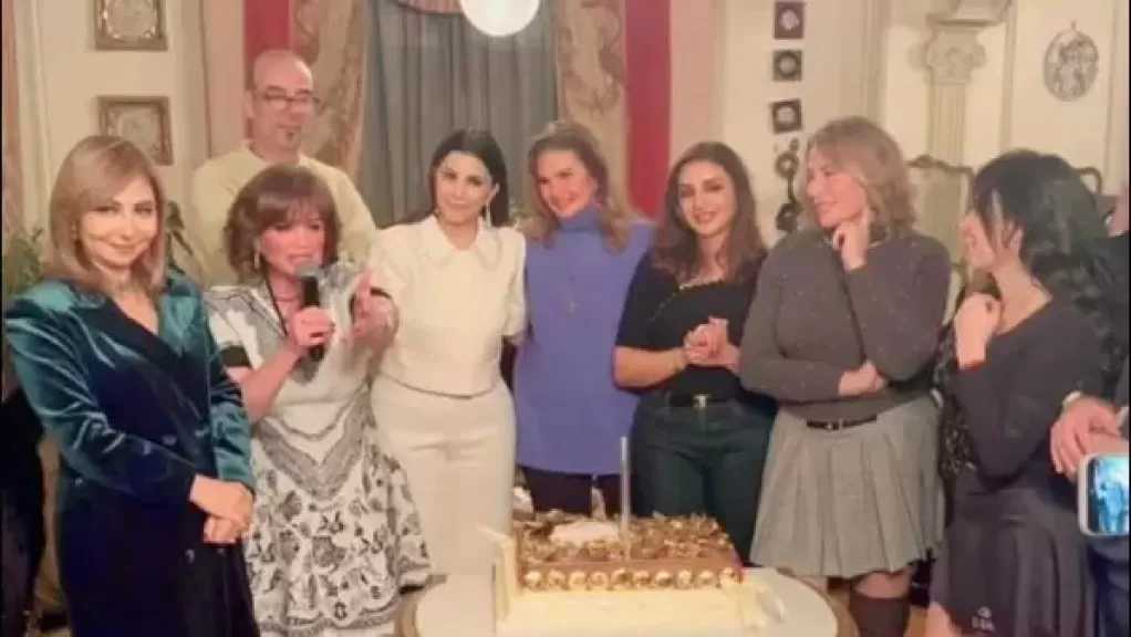 إلهام شاهين تشارك جمهورها أجواء الاحتفال بنجاح حفل ماجدة الرومي في الأوبرا المصرية