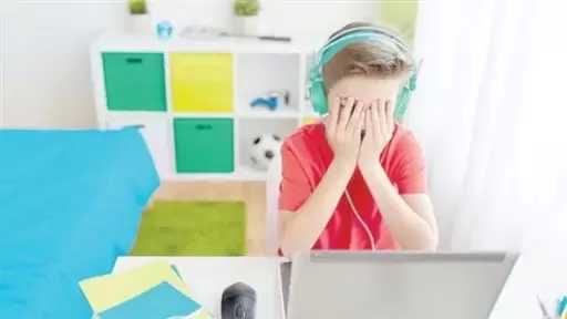 استشاري طب نفسي: التنمر الإلكتروني جريمة مكتملة الأركان