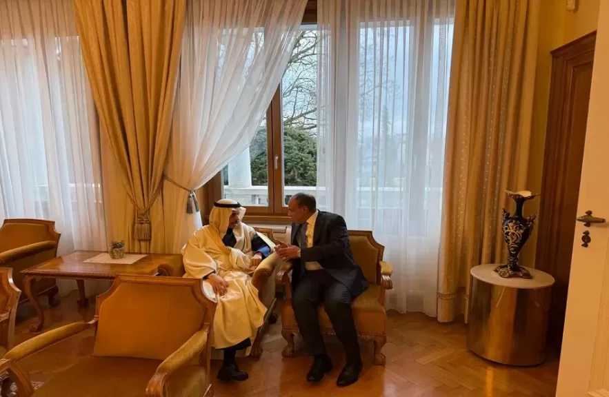 وزير الخارجية ونظيره السعودي يبحثان العلاقات الثنائية والمستجدات الإقليمية