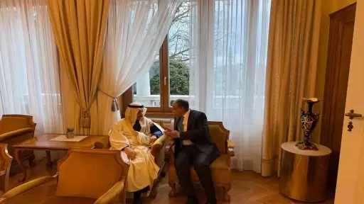 وزير الخارجية ونظيره السعودي يبحثان العلاقات الثنائية والمستجدات الإقليمية