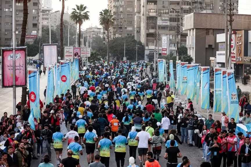 وزير الشباب والرياضة يطلق شارة بدء النسخة الثانية عشرة من ماراثون القاهرة الدولي