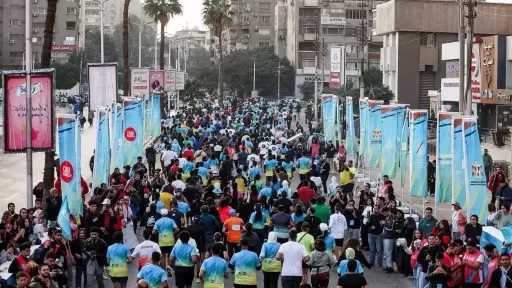 وزير الشباب والرياضة يطلق شارة بدء النسخة الثانية عشرة من ماراثون القاهرة الدولي