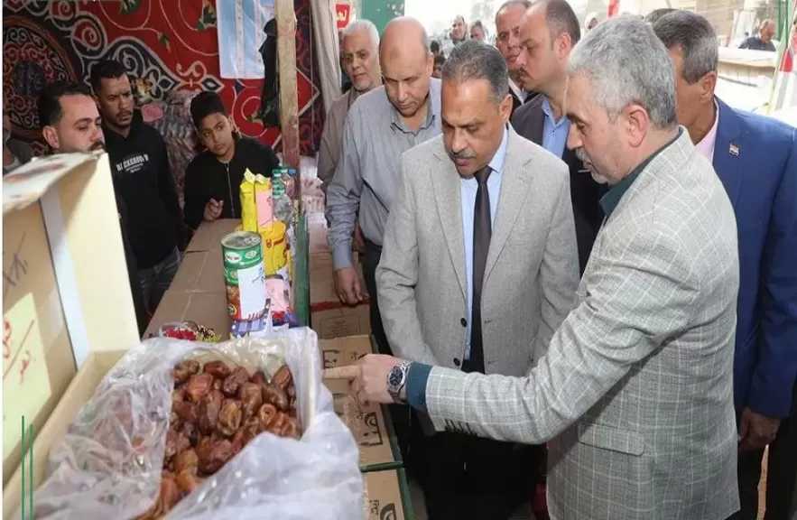 محافظ الشرقية يتفقد معرض أهلاً رمضان في بلبيس