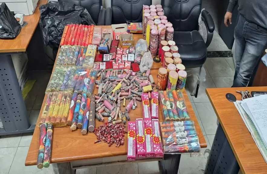 مصادرة 2375 صاروخ ألعاب نارية معروضة للبيع في الغربية