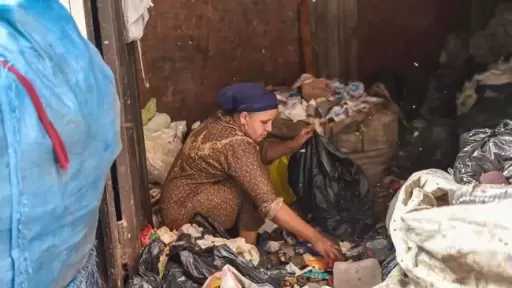 منطقة بين السكن والرزق.. تحديات بيئية مزمنة في عزبة الزبالين بالمقطم