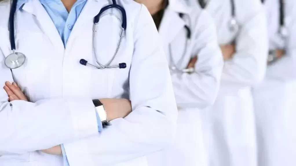 الأطباء: ظاهرة الاعتداء على الأطقم الطبية مستمرة ونحتاج عقوبات رادعة