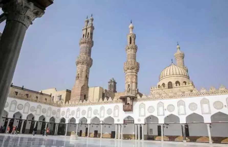 بتوجيهات الإمام الأكبر.. 10 آلاف وجبة إفطار وسحور يوميًّا بالجامع الأزهر