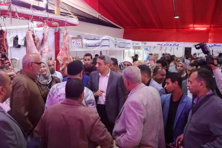 محافظ السويس يفتتح معرض «أهلًا رمضان» بالكورنيش الجديد