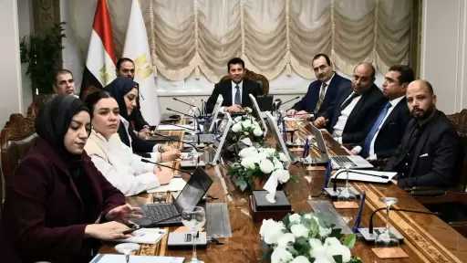 وزير الشباب والرياضة يناقش خطة تشغيل المدرسة الدولية الرياضية