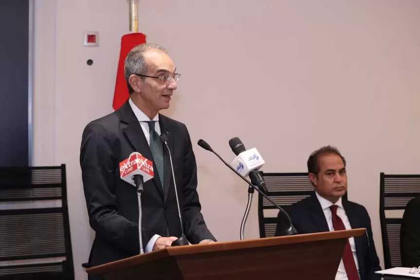 وزير الاتصالات: خطة من 5 محاور لحماية الأطفال من المخاطر على الإنترنت