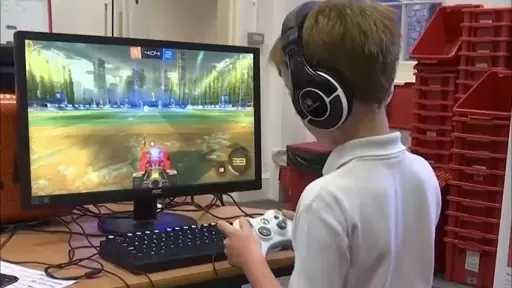 أفعال عدوانية.. أستاذ طب نفسي يكشف تأثير الألعاب الإلكترونية على الأطفال