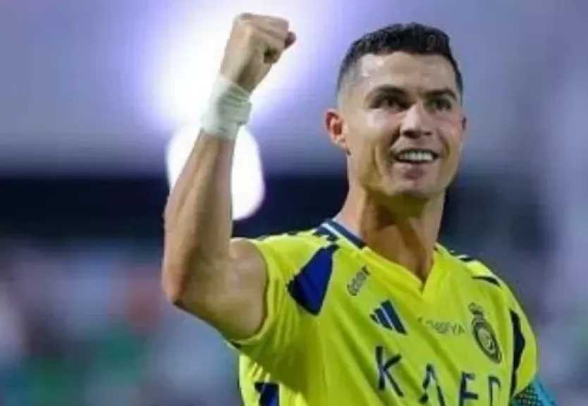 رونالدو ينهي أزمته مع النصر بصورة