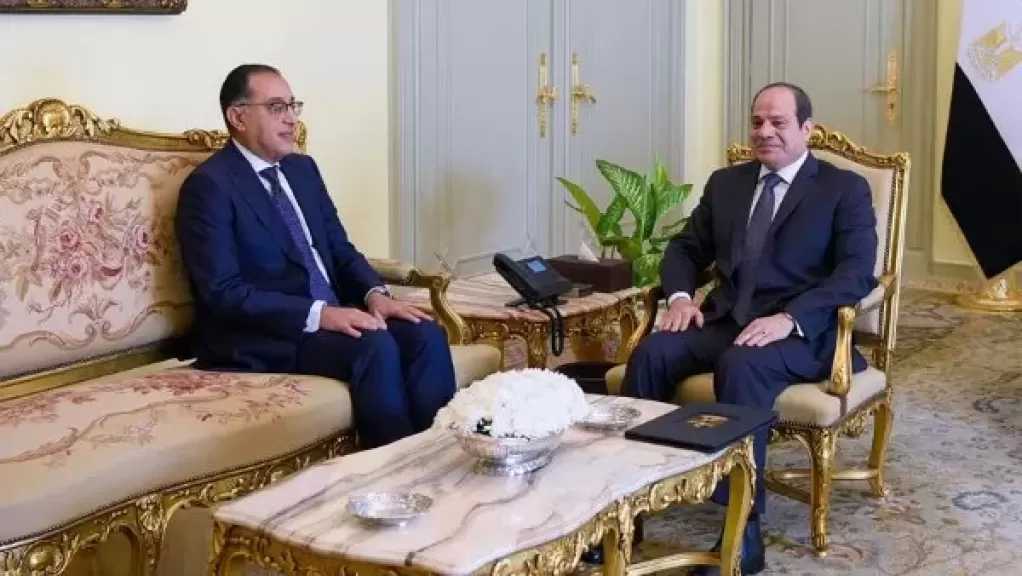الرئيس السيسي يجري تشاورات مع مدبولي بشأن تعديل وزاري شامل للحكومة
