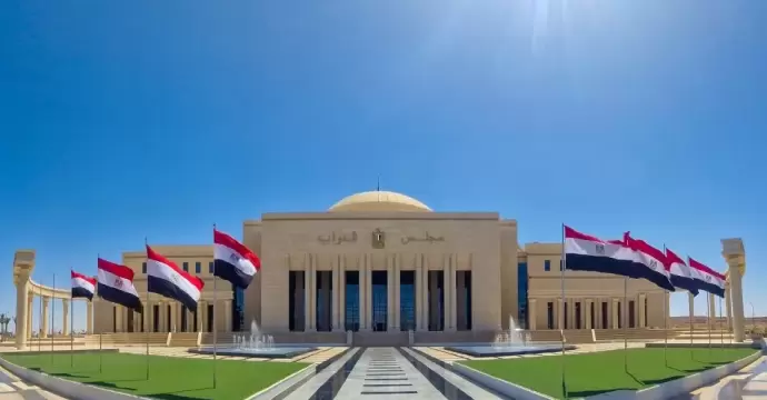 بدء توافد النواب على مقر المجلس تمهيدًا لعقد جلسة طارئة للتصويت على التعديل الوزاري