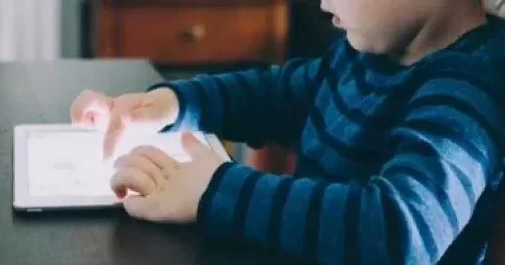 اتصالات النواب: انعقاد دوري لإنهاء قانون تنظيم استخدام الأطفال للسوشيال ميديا