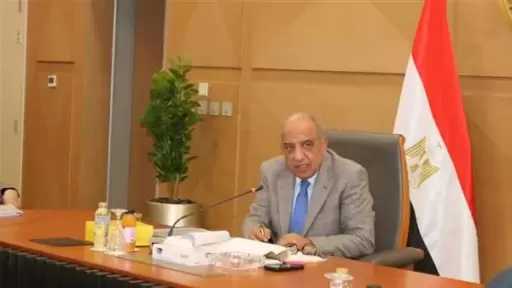 رئيس ”المصرية لنقل الكهرباء” تهنئ الدكتور محمود عصمت وزير الكهرباء لتجديد الثقة