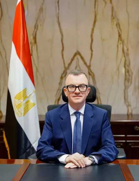 الدكتور أحمد رستم وزير التخطيط يباشر مهام منصبه.. ويؤكد العمل بروح الفريق وتعزيز التنسيق الحكومي خلال المرحلة المقبلة