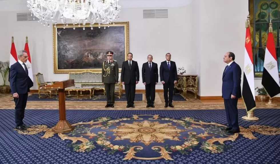 وزير الشئون النيابية يوجّه الشكر للمستشار محمود فوزي ويثمّن جهوده الكبيرة والمخلصة التي بذلها خلال فترة توليه المسؤولية