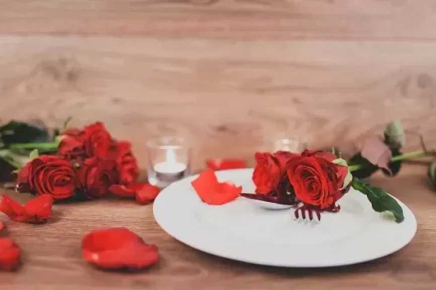 7 أفكار بسيطة لتحضير عشاء رومانسى فى البيت ليلة عيد الحب