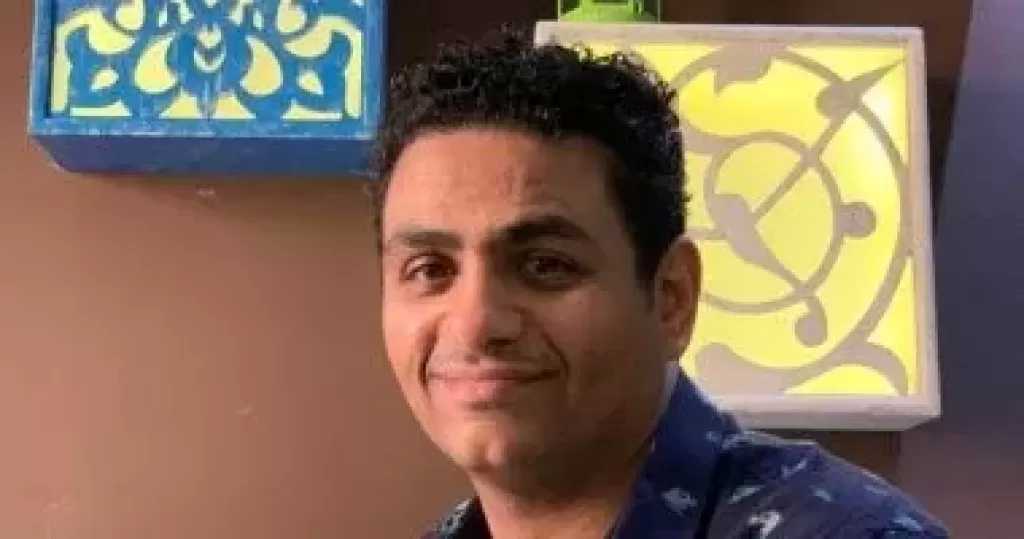 المؤلف محمد صلاح العزب ينجو من الموت أثناء قيادة سيارته